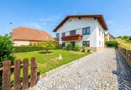 Gepflegtes Einfamilienhaus mit Garten, Balkon, 2 Garagen &amp; vielseitigem Keller in Pulkau