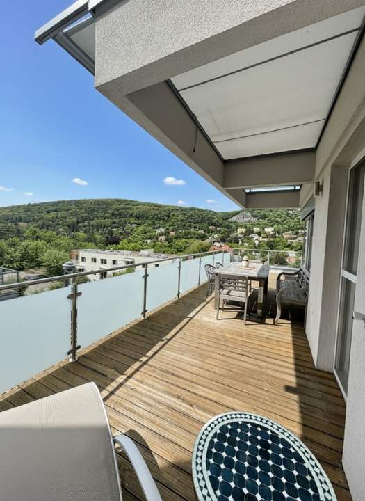 180 Grad Blick über die Hinterbrühl! 4-Zimmer DG Maisonette mit GROSSEN Sonnenterrassen und einem Garten!