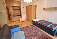 FAMILIENHIT MIT POTENTIAL, 113 m2 Neubau mit Loggia, 4 Zimmer, Küche, 2 Bäder, teilmöbliert, 3. Liftstock, Enkplatz