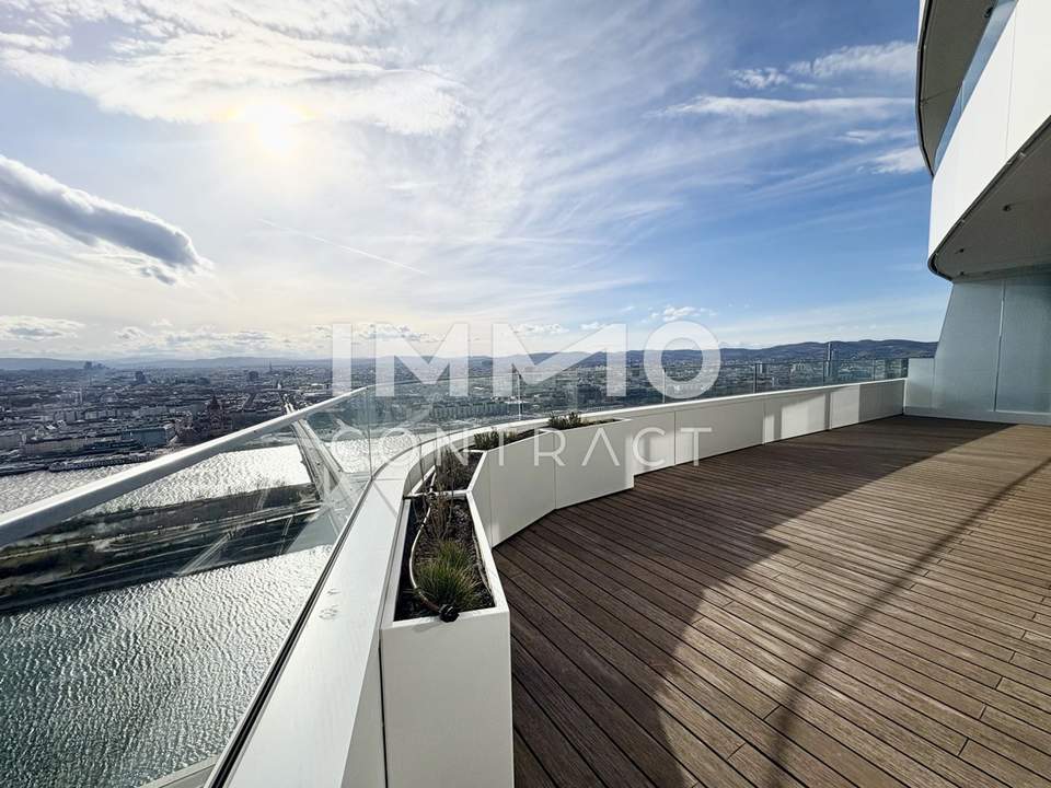 Traum-Apartment mit Rundumblick und 86 qm Balkon . Gym, Sauna, Pool, Bar, Restaurant &amp; Lounges