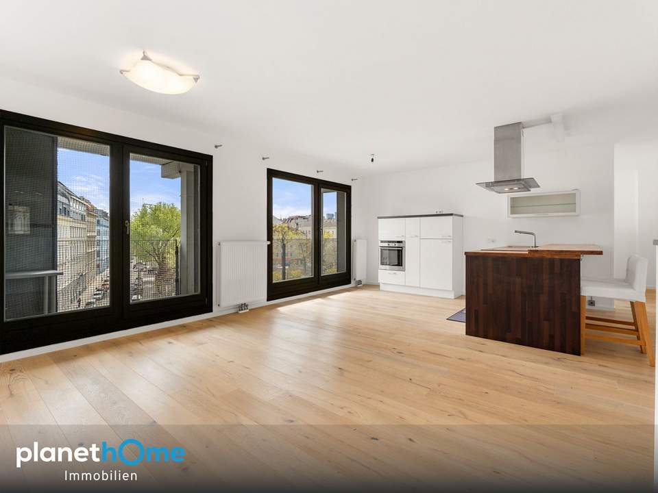 "AM HUNDSTURM" – Lichtdurchflutetes 2-Zimmer-Loft mit großer Loggia &amp; Parkblick