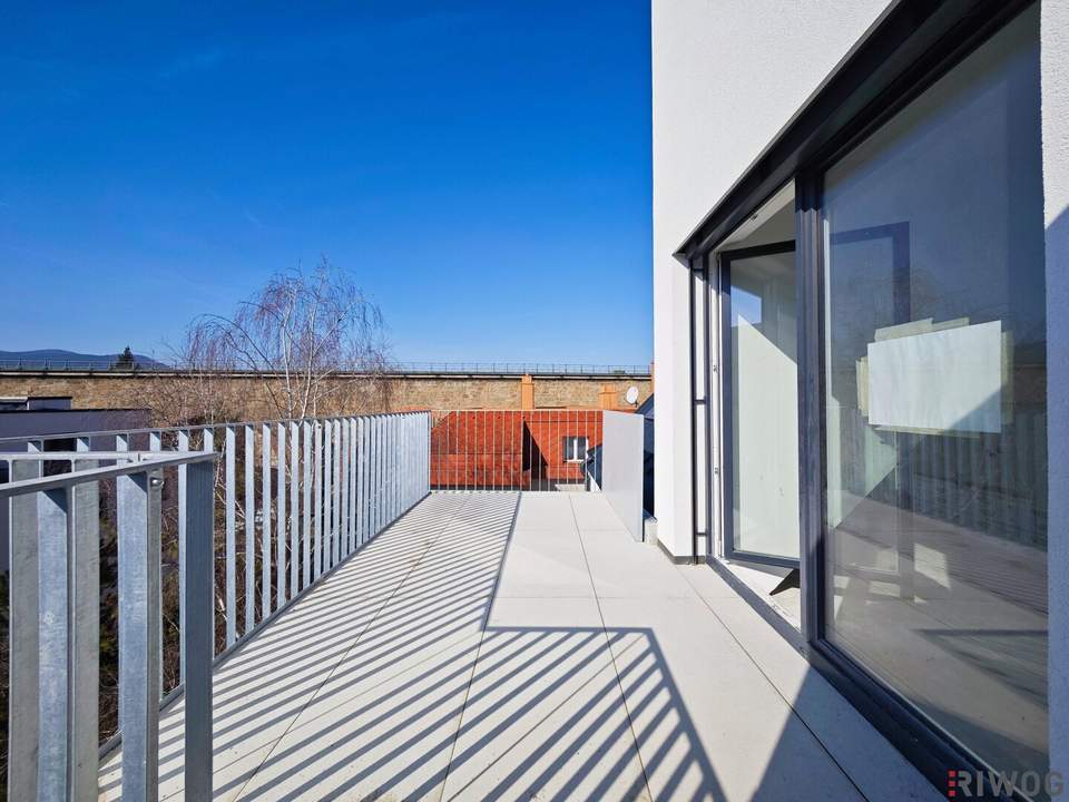 Dachterrassenwohnung | Erstbezug nach Errichtung | südseitig | Klima &amp; Luftwärmepumpe | Tiefgaragenplatz | über 3m Raumhöhe