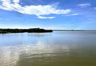 Ein Logenplatz am Wasser – Exklusive Seehütte auf Eigengrund im Neusiedler See!