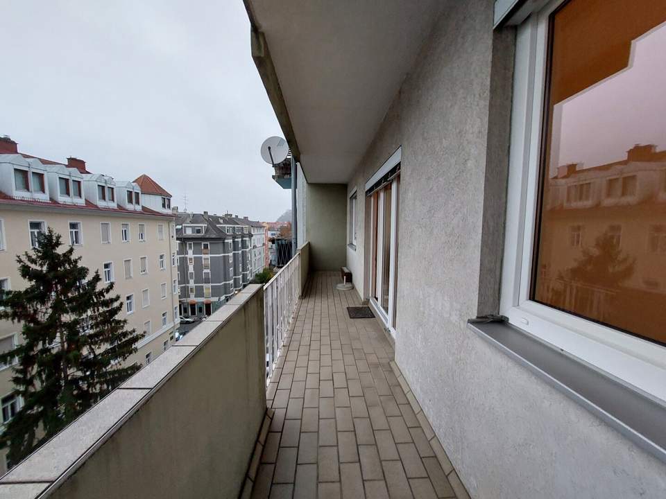 Helle und gut eingeteilte Wohnung mit Westbalkon