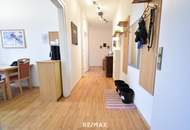 Voll möblierte Wohnung mit 3 Schlafzimmern, Küche und Parkplatz in zentraler Lage! WG tauglich!