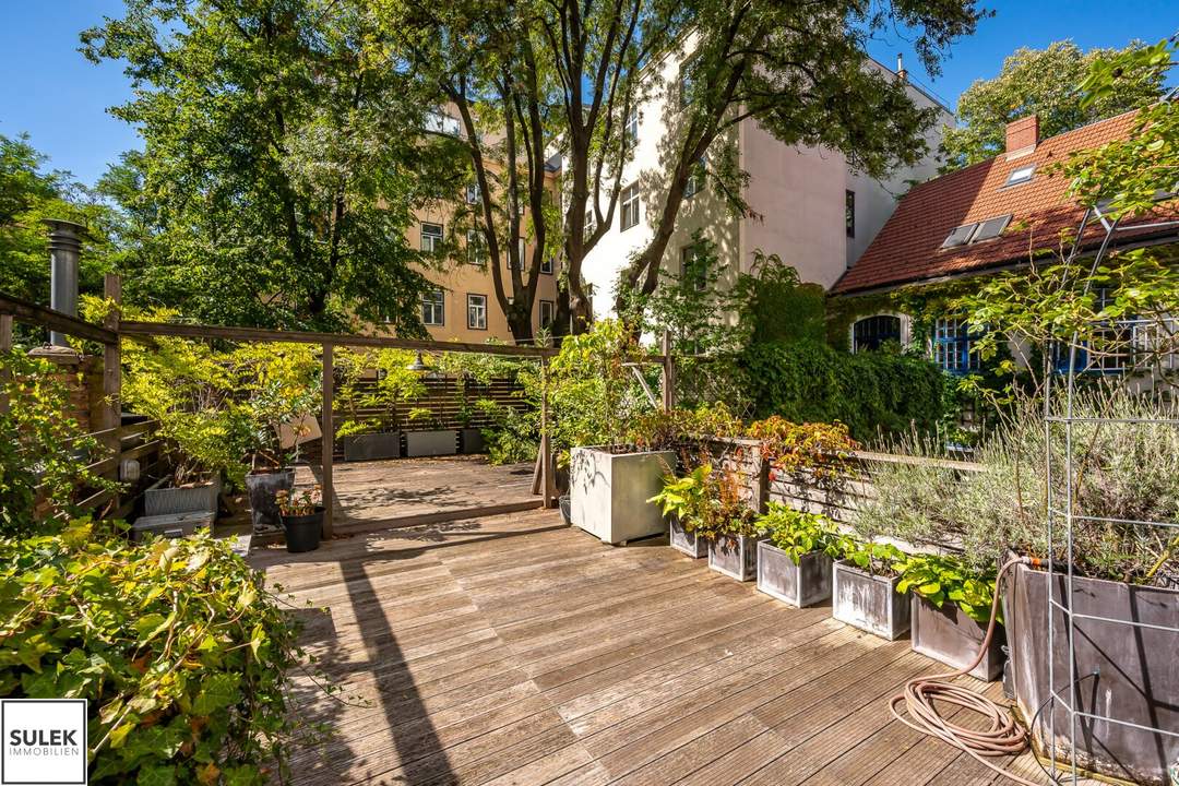 Rarität in der Wehrgasse: großzügige, sanierte Altbauwohnung mit Terrasse ab 01/26 unbefristet mieten!