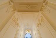 Historischer Flair in exklusiver Lage: 2-Zimmer-Altbau mit Potenzial