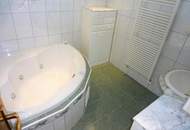 GEDIEGENES HAUS MIT ZWEI WOHNEINHEITEN UND GROSSEM GARTEN!