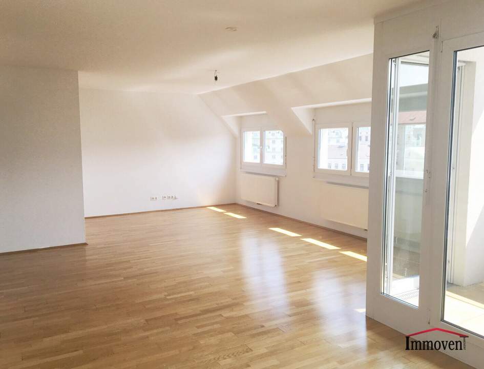ABSOLUTE RUHELAGE UND EINFACH PERFEKT - große Dachgeschosswohnung mit mehreren Freiflächen! (Mietbeginn 01.06.2026)