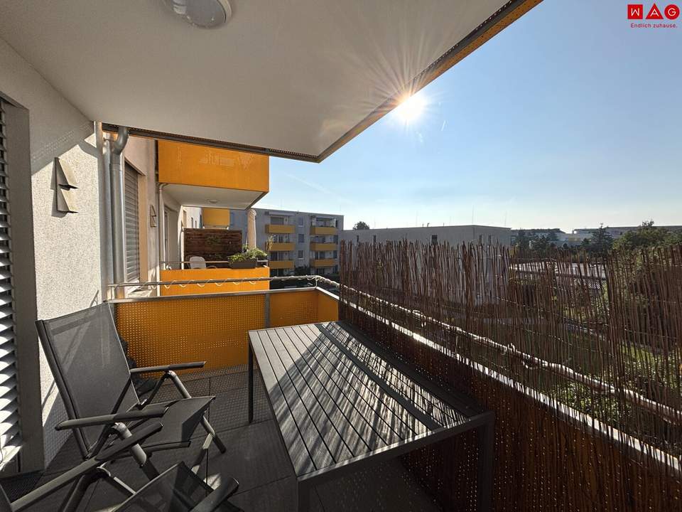 Moderne, neuwertige, attraktive 3-Zimmer Wohnung mit großem Balkon lädt zum Wohlfühlen und Entspannen ein! Ruhige Grünlage - gute Infrastruktur!