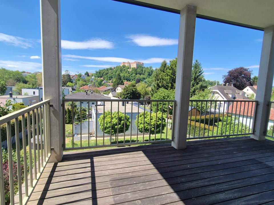 SCHÖNE 3-ZIMMERWOHNUNG MIT TRAUMTERRASSE