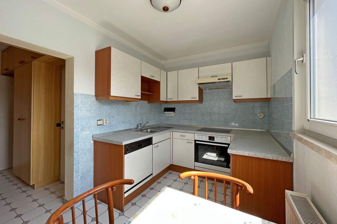 Helle 2-Zimmer-Wohnung mit Loggia und guter Anbindung