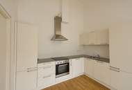 Rarität: Hochwertige 2 Zimmer Dachgeschoßwohnung mit Terrasse in Hofruhelage