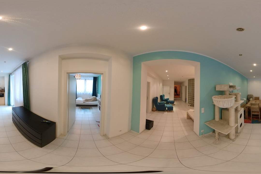 "Großzügige 215 m² Wohnung mit 35 m² Terrasse in Innenhoflage!"