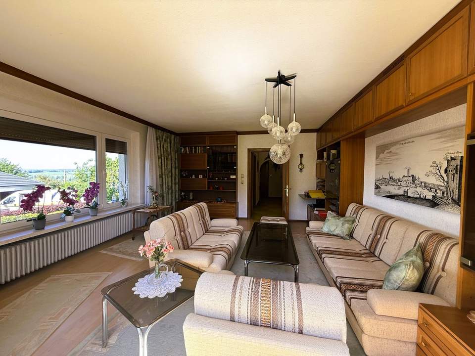 Idyllisches Einfamilienhaus mit gepflegtem Garten
