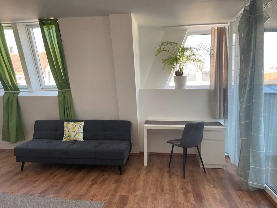 Neubau-Apartment mit Loggia in repräsentativen Gründerzeithaus