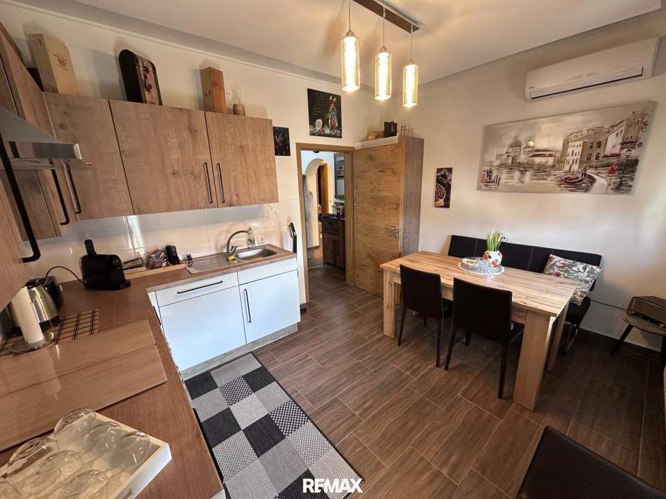 Stilvoll sanierte 3-Zimmer Wohnung mit Balkon in zentraler Lage zu verkaufen