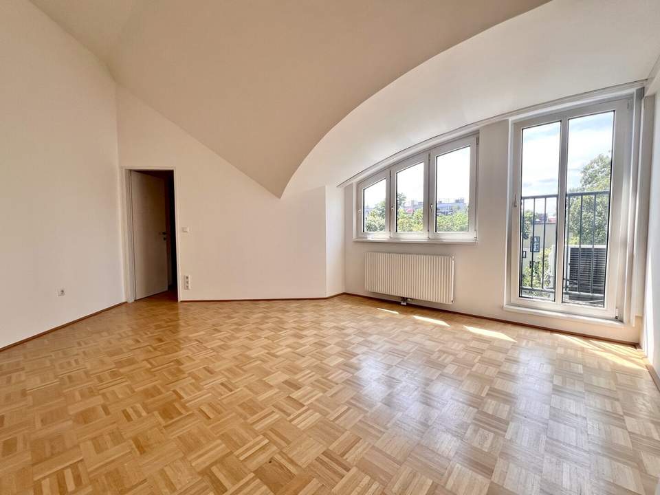 Traumhafter Weitblick! Klimatisierte Dachgeschoßwohnung in Grünruhelage!