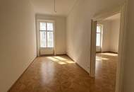 UNBEFRISTET - Repräsentative 9-Zimmer Altbauwohnung mit Balkon und Blick auf das Rathaus – ca. 293 m² in bester Innenstadtlage - auch ideal als Büronutzung