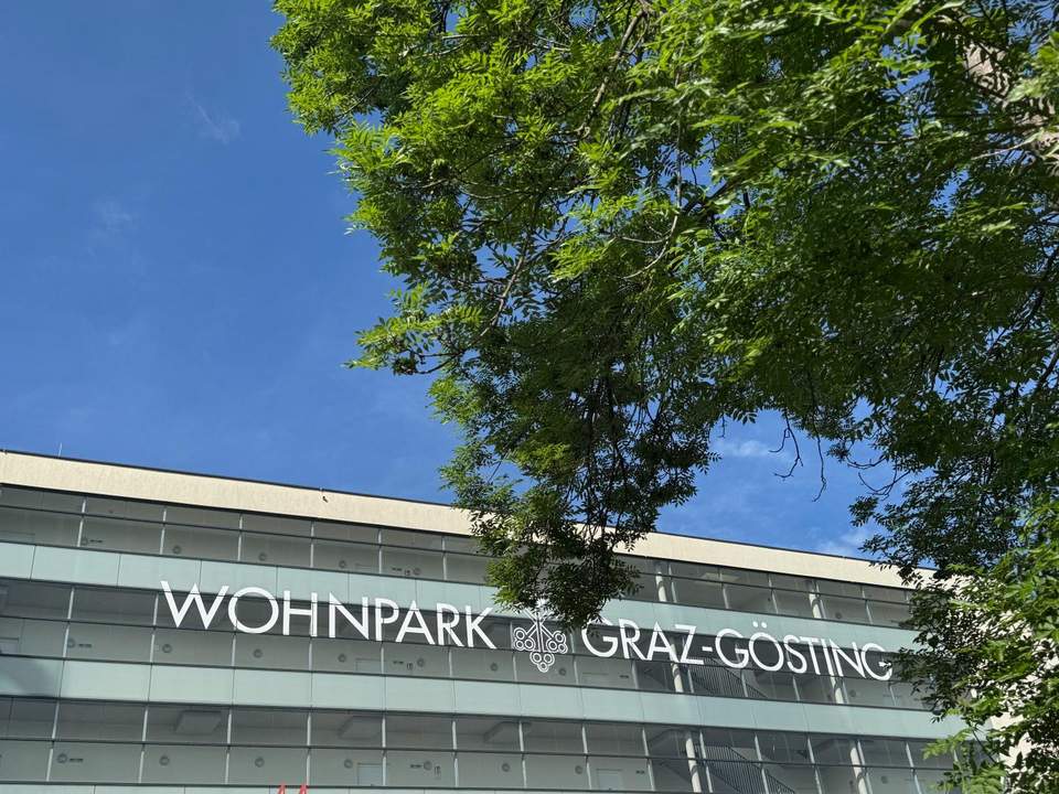 Moderne Klein-Wohnung mit herrlichem Balkon und Tiefgargenparkplatz