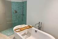 Helle Altbauwohnung mit Balkon und Wohnküche in bester Lage