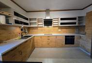 Haus mit zwei Wohneinheiten und Gartenidylle