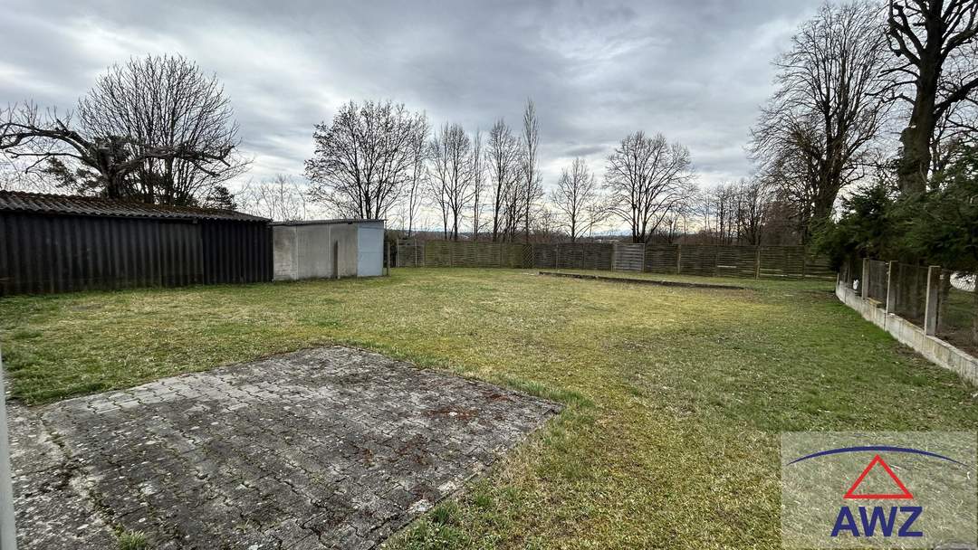 Großes Grundstück mit Altbestand!