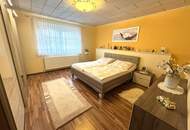 Gepflegtes großes Einfamilienhaus mit überdachtem Pool!