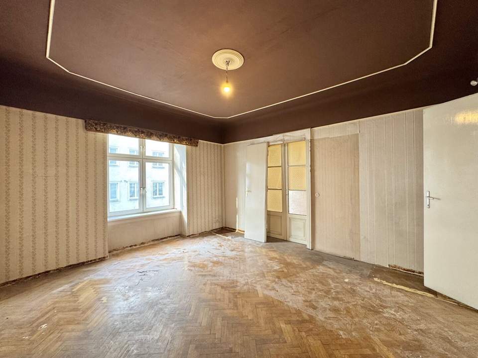 Toplage bei Neubaugasse! Sanierungsbedürftiger 3-Zimmer-Altbau im 2. Stock