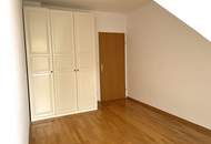 3 Zimmer mit Balkon inklusive Tiefgaragen-Stellplatz, Hoflage!