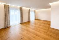 Stilvolle Doppelhaushälfte mit Garten, Designküche und überdachter Terrasse