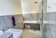 Sehr großes Einfamilienhaus mit Hallenbad/Schwimmbad, Massage-Badewannen, für eine größere Familie oder Paare, die sehr viel Bewegungsspielraum lieben.