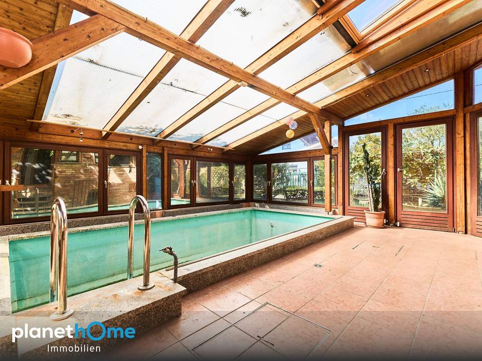 Solides Ziegelmassivhaus mit großem Potenzial – Pool & PV-Anlage inklusive!