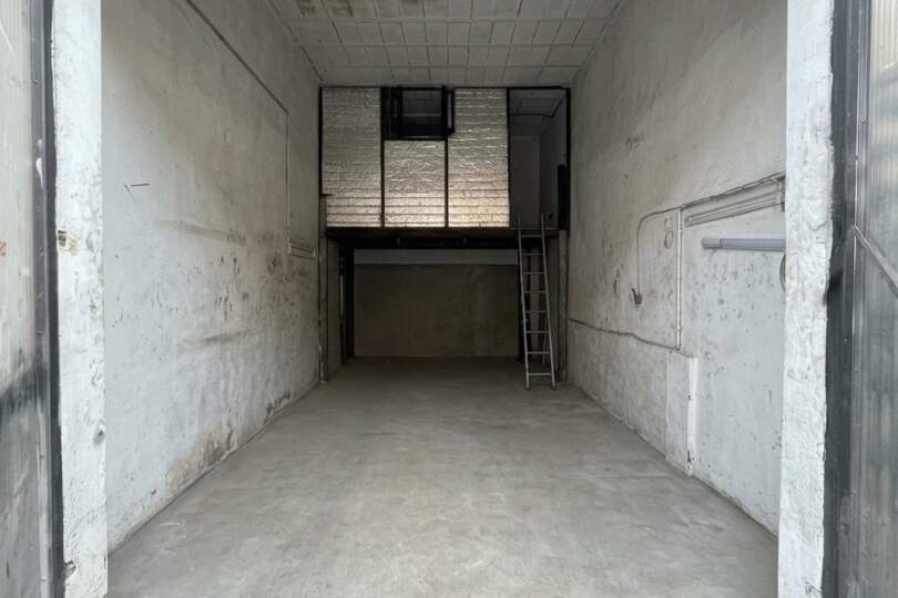 Provisionsfreie Halle OHNE HEBEBÜHNE ca. 36 m² sucht einen Nachmieter FA2, Gewerbeobjekt-miete, 316,67,€, 2601 Wiener Neustadt(Land)