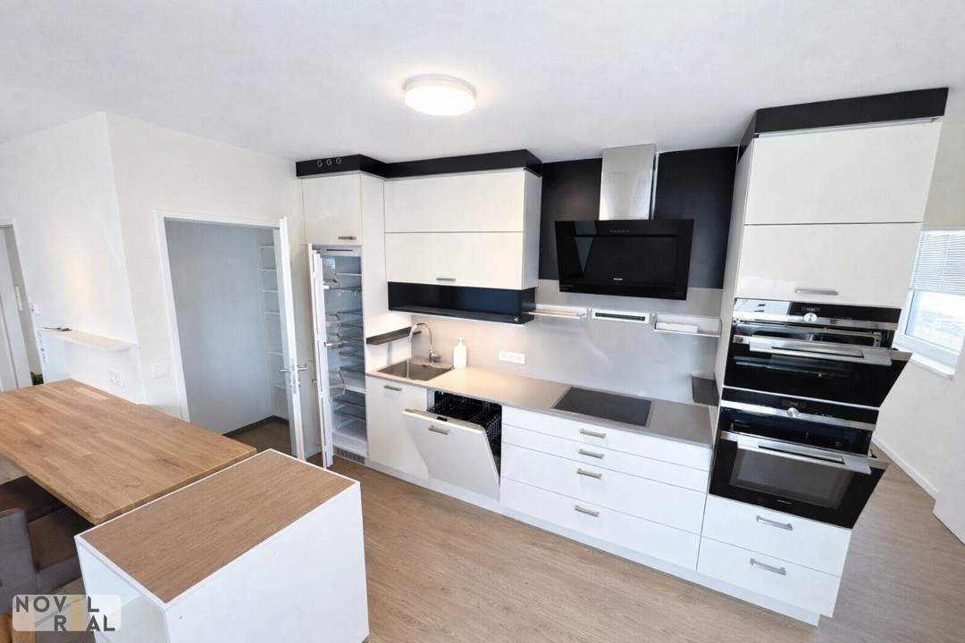 Moderne 2-Zimmer-Wohnung mit Loggia im Sky Tower am Hauptbahnhof