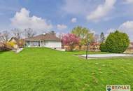 Gepflegter Bungalow mit großem Garten und Pool