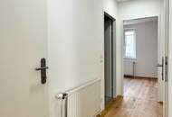 Tolle Raumaufteilung und keine Schrägen: 4 Zimmer DG-Wohnung mit Terrasse