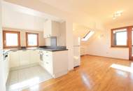 Lichtdurchflutete Dachgeschosswohnung mit 27 m² Aussichts-Loggia und PKW-Garage; PROVISIONSFREI