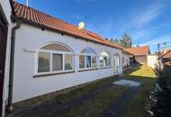 Außergewöhnliches Wohnhaus mit Arkadengang und Nebengebäude: GERÄUMT!