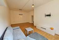 SOLIDES WOHNHAUS MIT NEBENGEBÄUDE