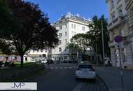 Helle und freundliche 2-Zimmer DG Wohnung mit Balkon und großer Dachterrasse mit 360° Stadtblick!