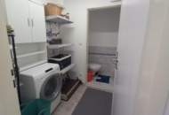 MÖBLIERTE STARTER-WOHNUNG MIT BALKON UND GARAGENPLATZ