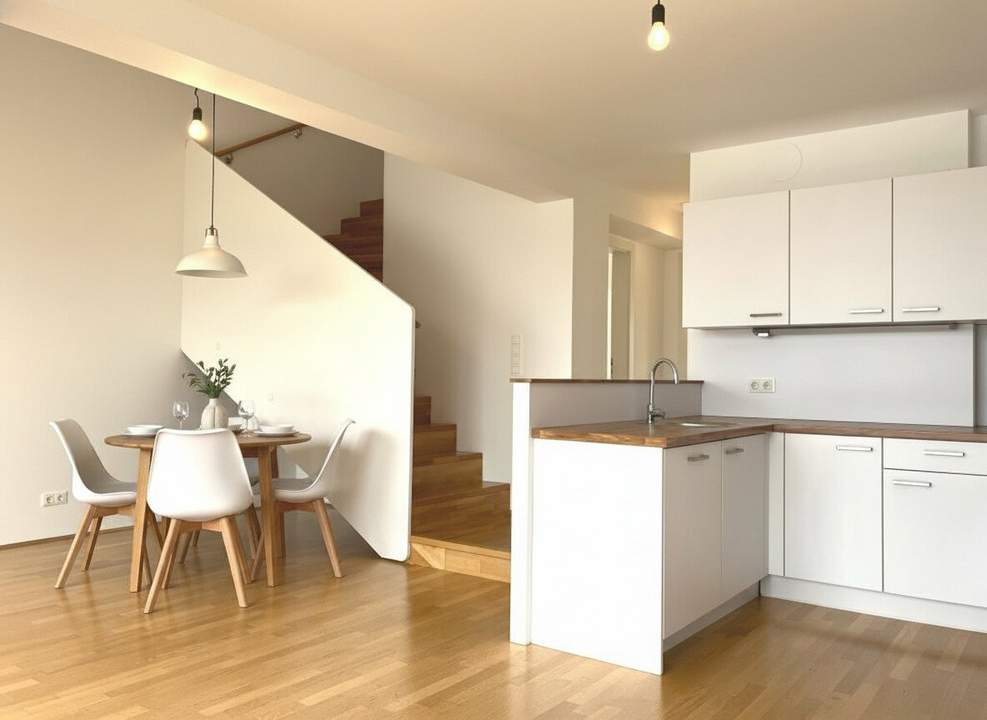 Helle 4-Zimmer DG-Maisonette mit Balkon nahe U1!