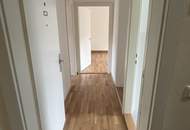 ERSTBEZUG nach umfassender Sanierung! Wunderschöne 3-Zimmer-Wohnung in vorteilhafter Lage am ruhigen Stadtrand von Steyr! Große Fenster, traumhaftes Badezimmer und vielseitige Einrichtungsmöglichkeiten versprechen höchste Wohnqualität!
