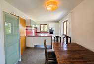 Sehr gepflegtes Wohnhaus mit 2 Wohneinheiten, vier Garagen und Werkstatt