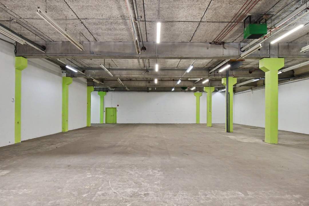 Kombination Lager 840 m2 und Büro 450 m2 im Süden Wiens