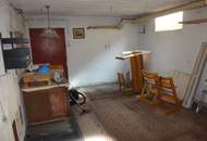 60er-Jahre Einfamilienhaus in ruhiger, zentraler Lage am Oberberg, 7000 Eisenstadt: 6 Zimmer, Terrasse, Garage, Garten - 2 Eingänge (KEINE MAKLER!) (Provisionsfrei)