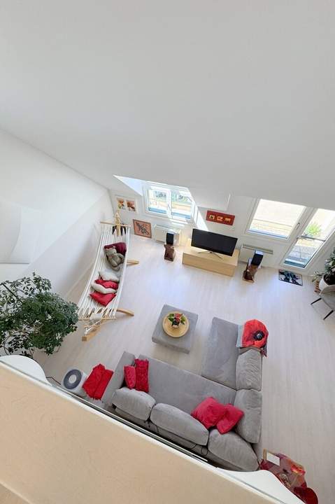 Loftartige Maisonette-Traumwohnung mit Terrasse und Balkon