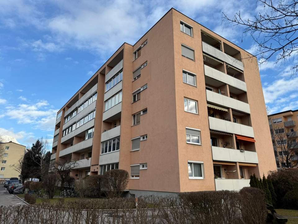 Gepflegte 2 Zimmerwohnung mit Tiefgarage in guter Lage