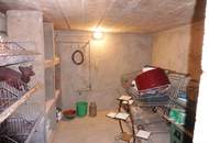 Streckhof mit Entwicklungspotential! Nebengebäuden und Innenhof mit Zufahrt von Rückwärts!